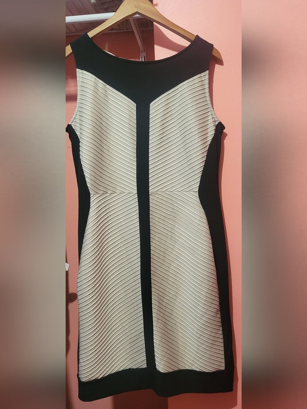 Sandra Darren Black and Cream Sleeveless Colorblock Midi Dress